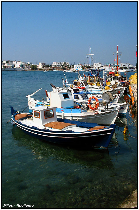 Siga Siga oder die Fischerboote im Hafen von Pollonia/Milos