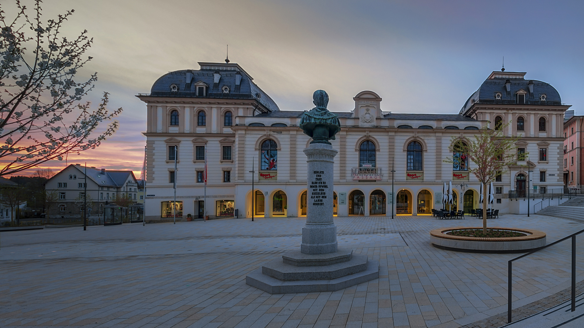 Sigmaringen Marstallgebäude morgens nach Neuanlage des Platzes