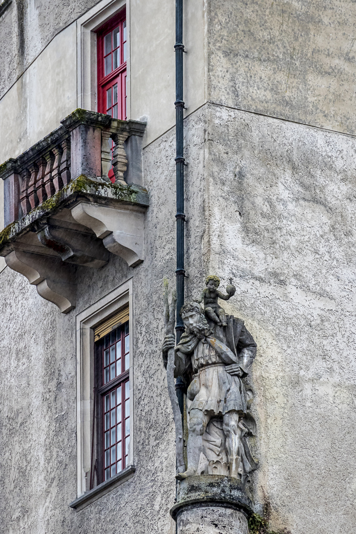 Sigmaringen Schloss - Skulptur an der nördlichen Schlossecke Richtung Donau