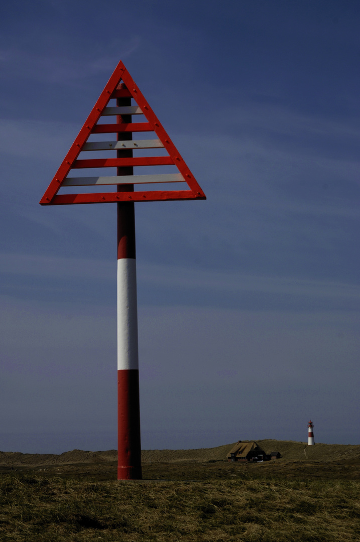 Signal, Haus und Leuchtturm am Ellenbogen