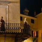 Signore sul balcone, Orte