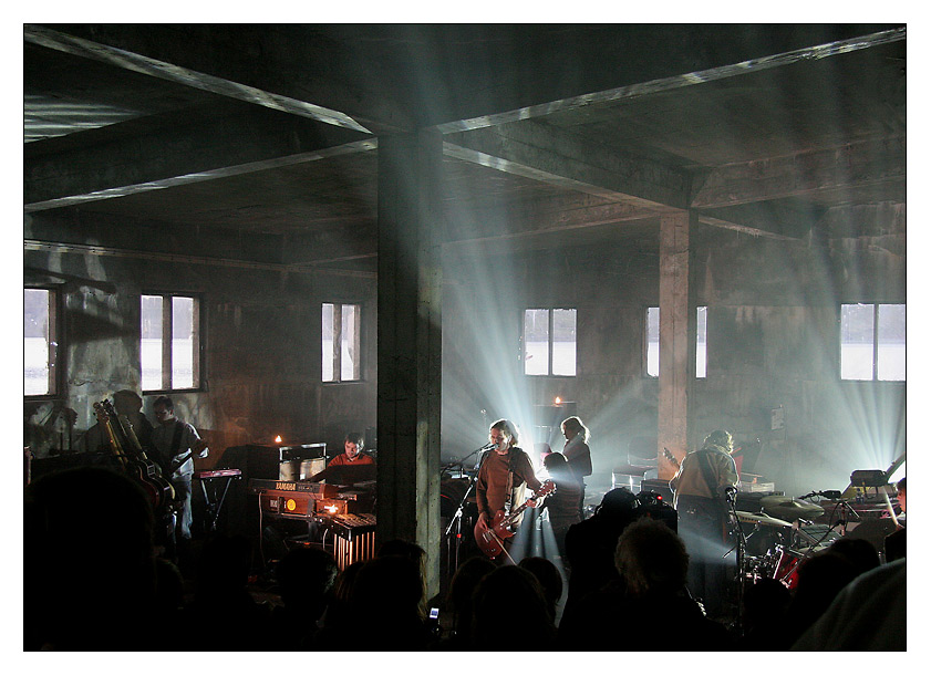 Sigur Rós in der alten Fischfabrik in Djúpavík