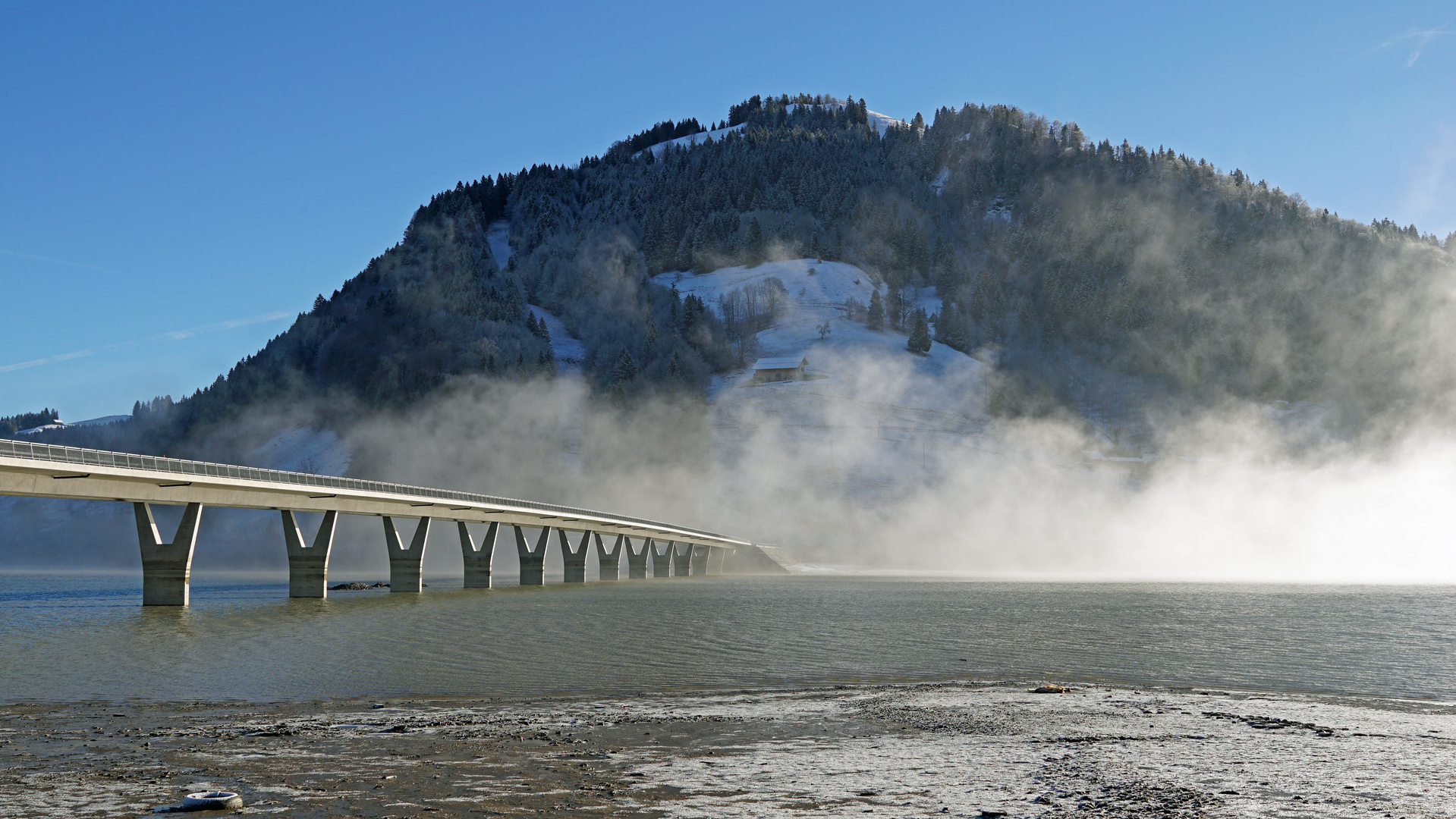 Sihlsee mit neuer Brücke 1