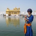Sikh vor dem goldenen Tempel in Amritsar