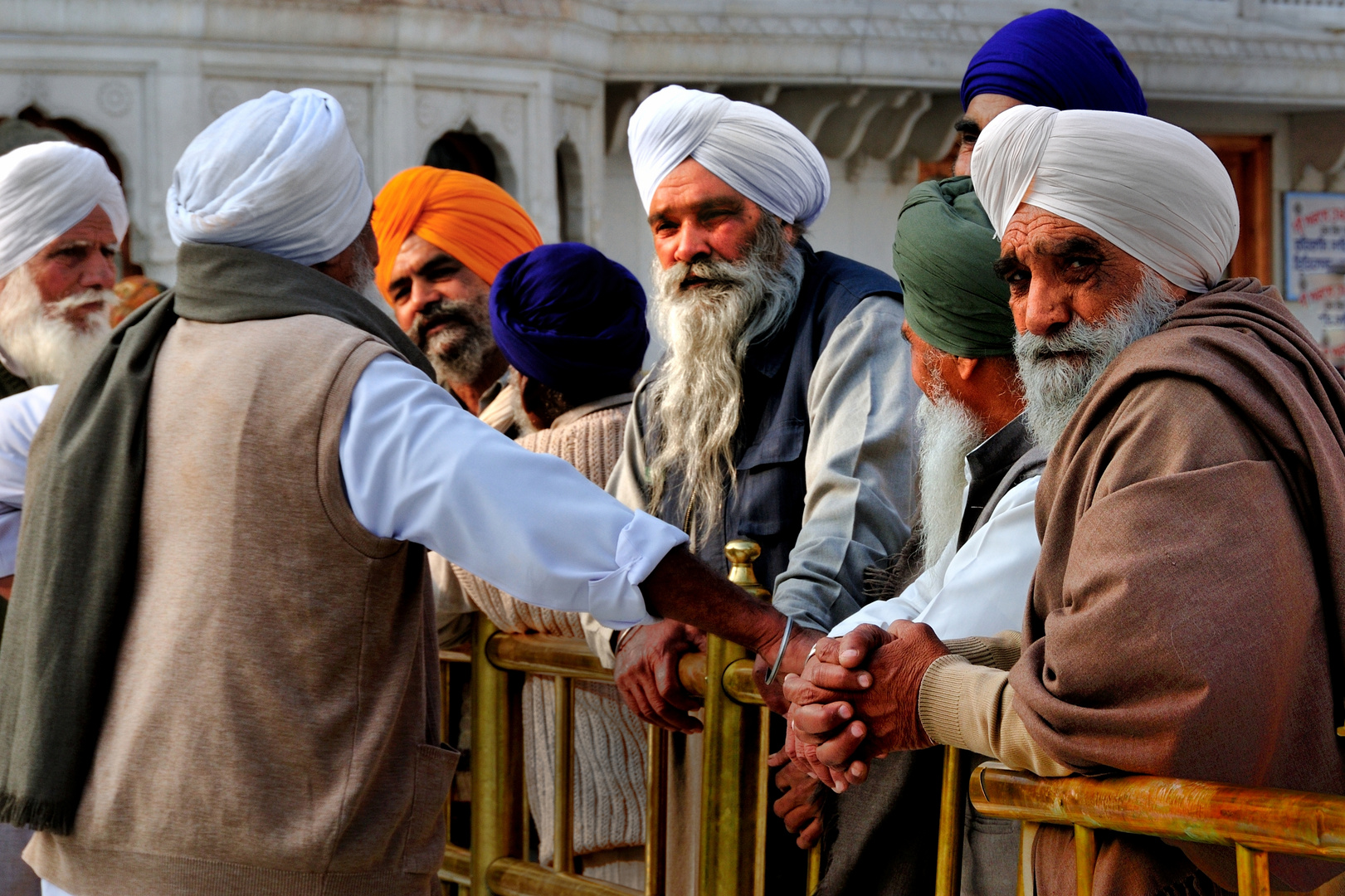 Sikhs im Goldenen Tempel