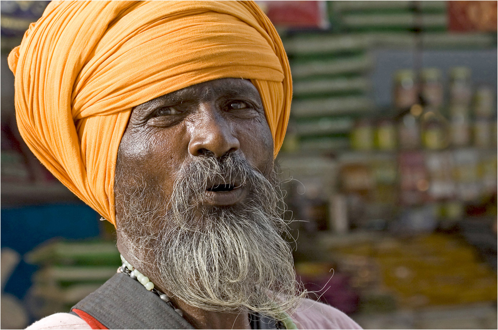 Sikhs sind groß, stark, selbstbewußt, fleißig und freundlich....