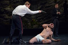 SILAS BREIDING als Hauptmann, SOHEL ALTAN G. als Woyzeck und PASCAL FLIGG als Doktor