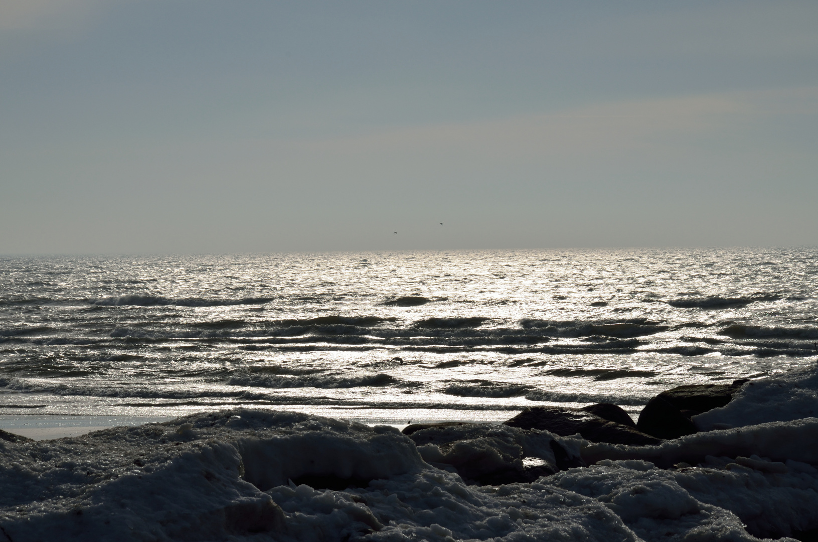 Silbern glänzt das Meer