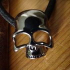 Silberner Totenkopf mit "Echt-Kopf"-Spiegelung