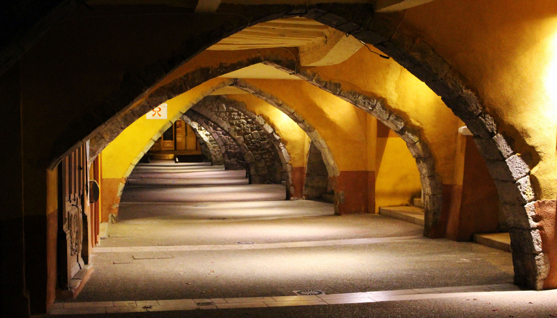 silence sous les arcades