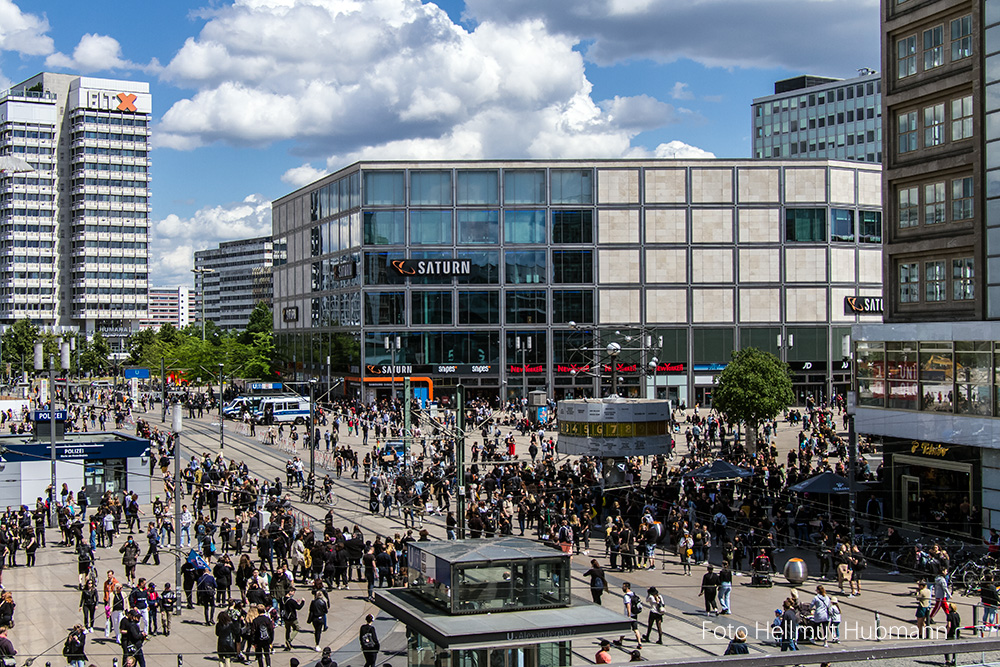 SILENT-DEMO GEGEN RASSISMUS BERLIN ALEXANDERPLATZ #01