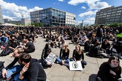 SILENT-DEMO GEGEN RASSISMUS BERLIN ALEXANDERPLATZ #05