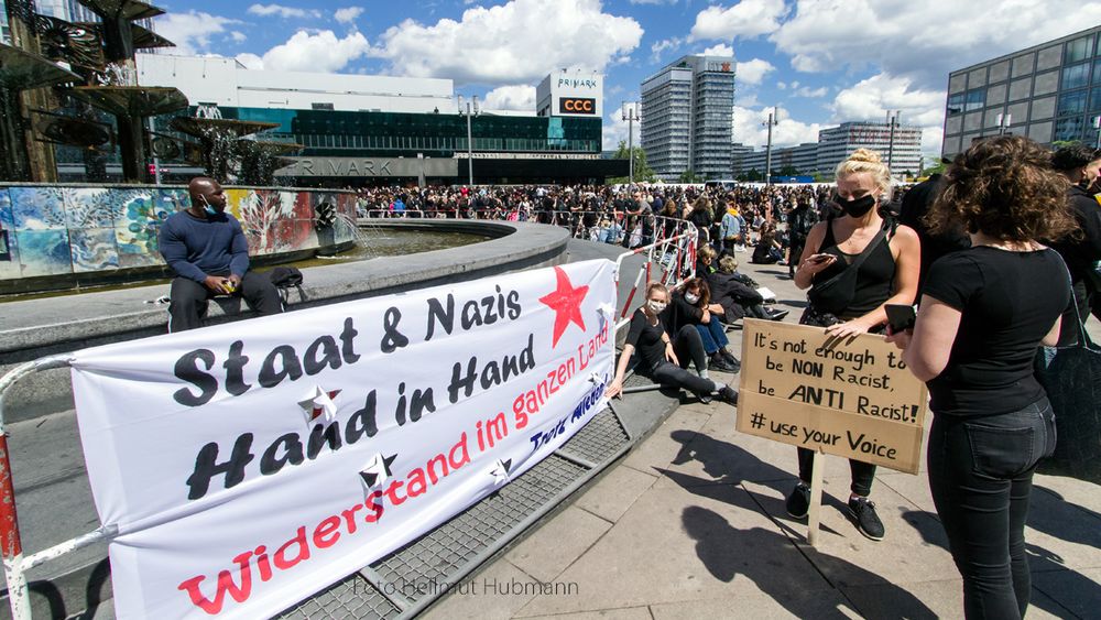 SILENT-DEMO GEGEN RASSISMUS BERLIN ALEXANDERPLATZ #06