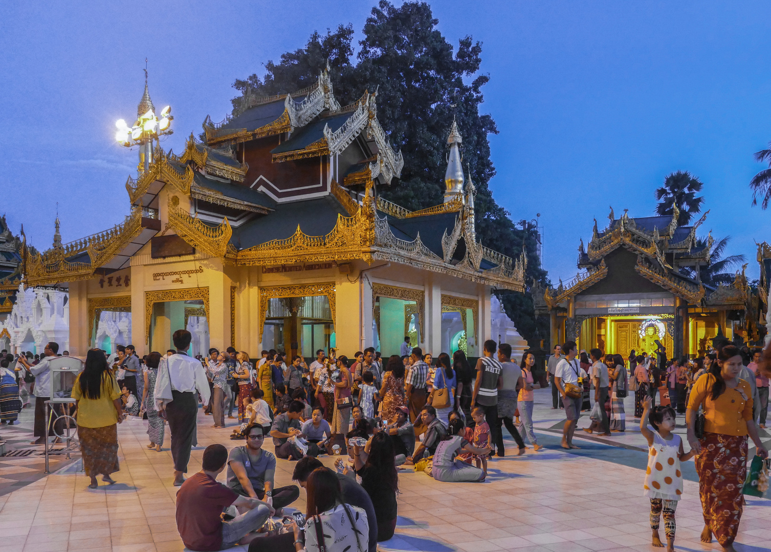 ...silent Moments at Swedagon...