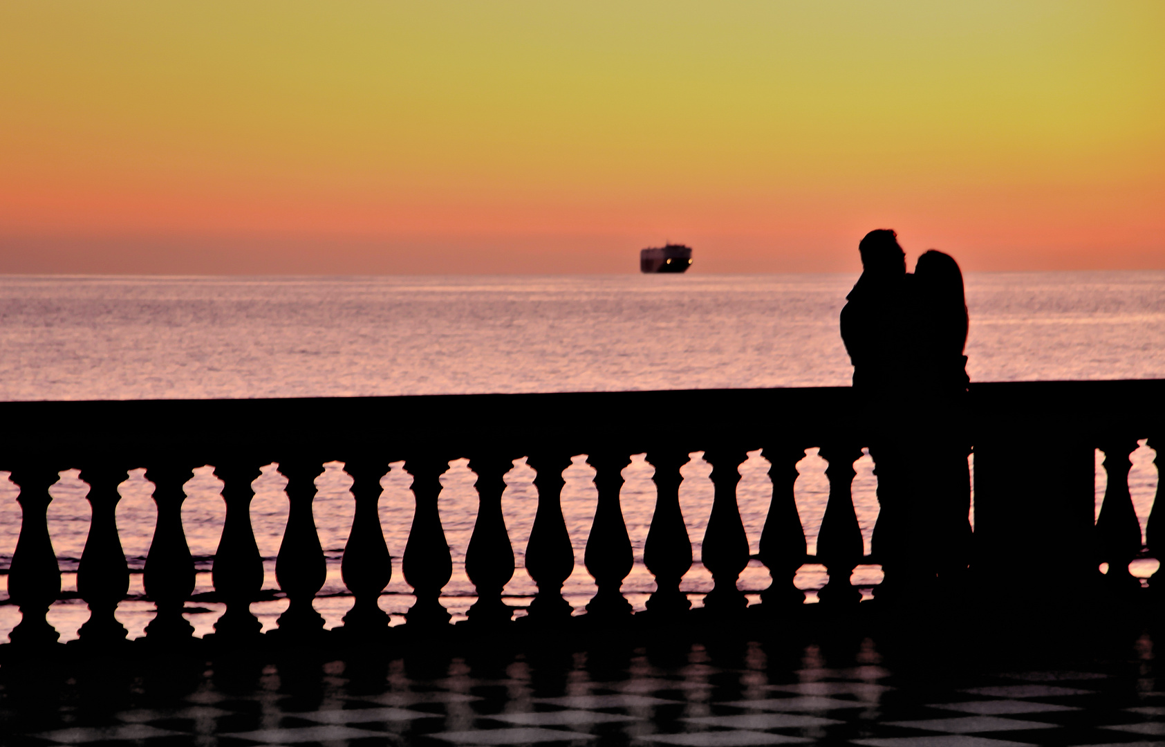 silhouette al tramonto