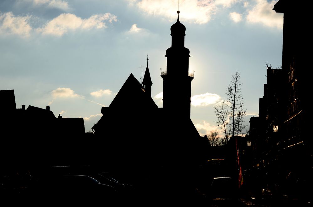 Silhouette Altes Rathaus und Kirche