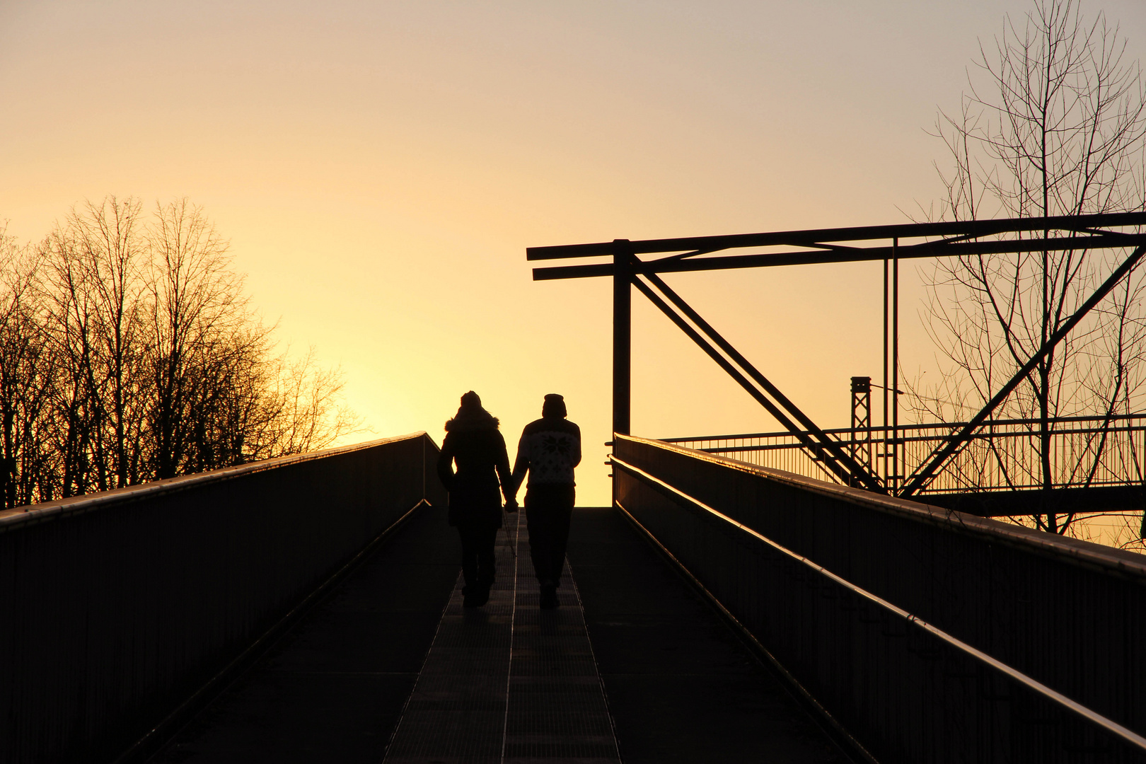 Silhouette (Couple)...