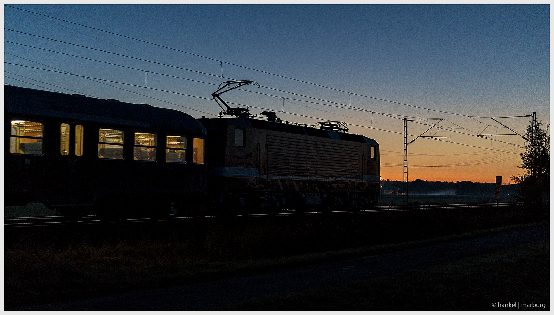  Silhouette des Zwiebelmarktexpress 