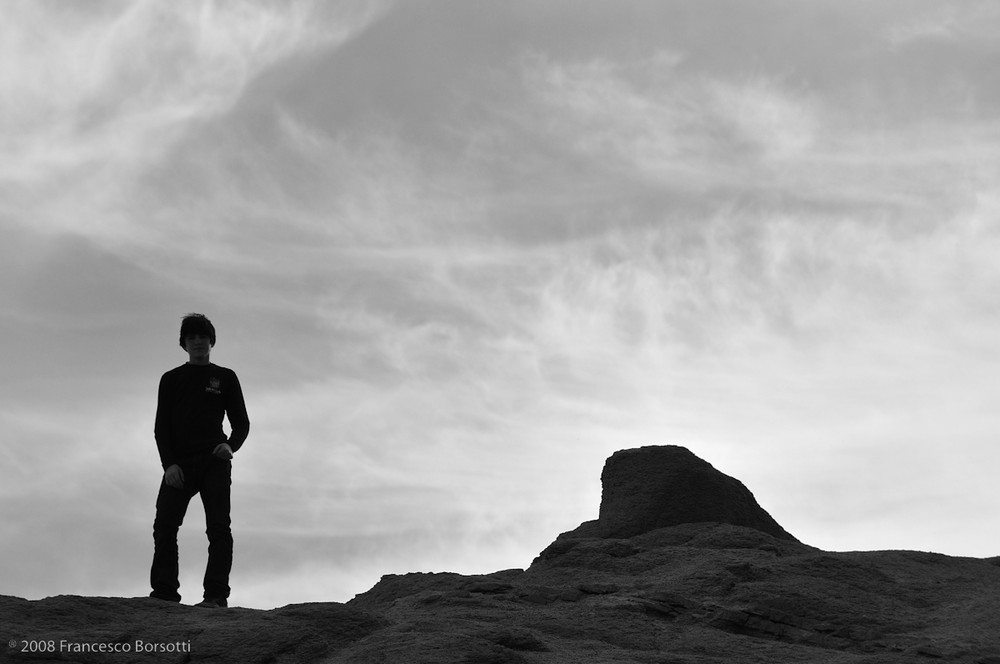 Silhouette di Marco nel deserto