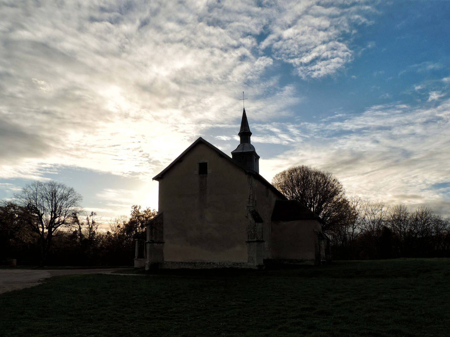 Silhouette d'une chapelle