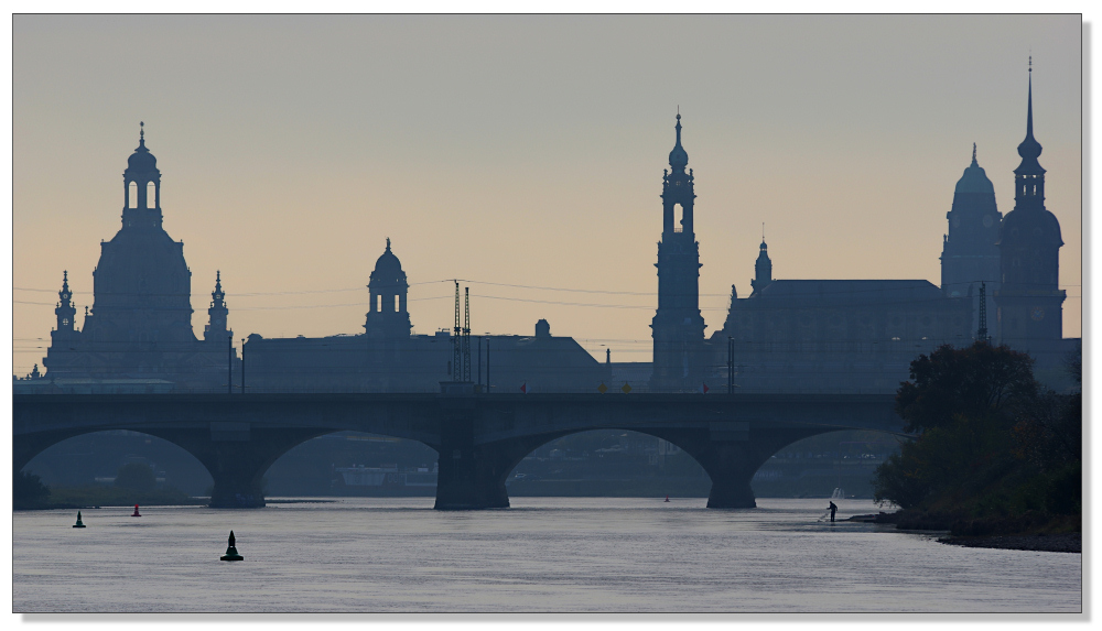 Silhouette im Morgendunst