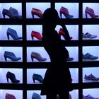 Silhouette im Schuhgeschäft