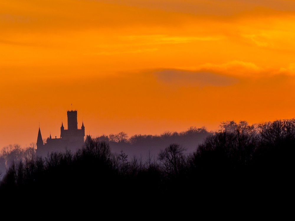 Silhouette Schloß Marienburg im Abendrot