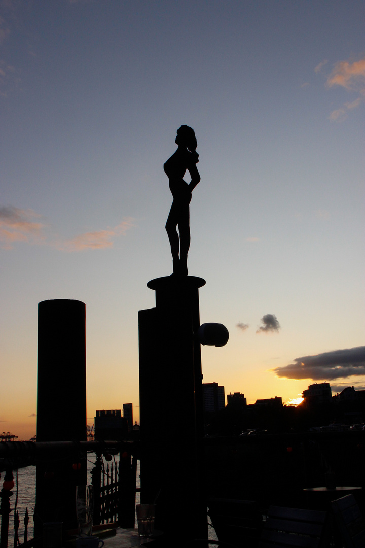 Silhouetten am Strand Pauli