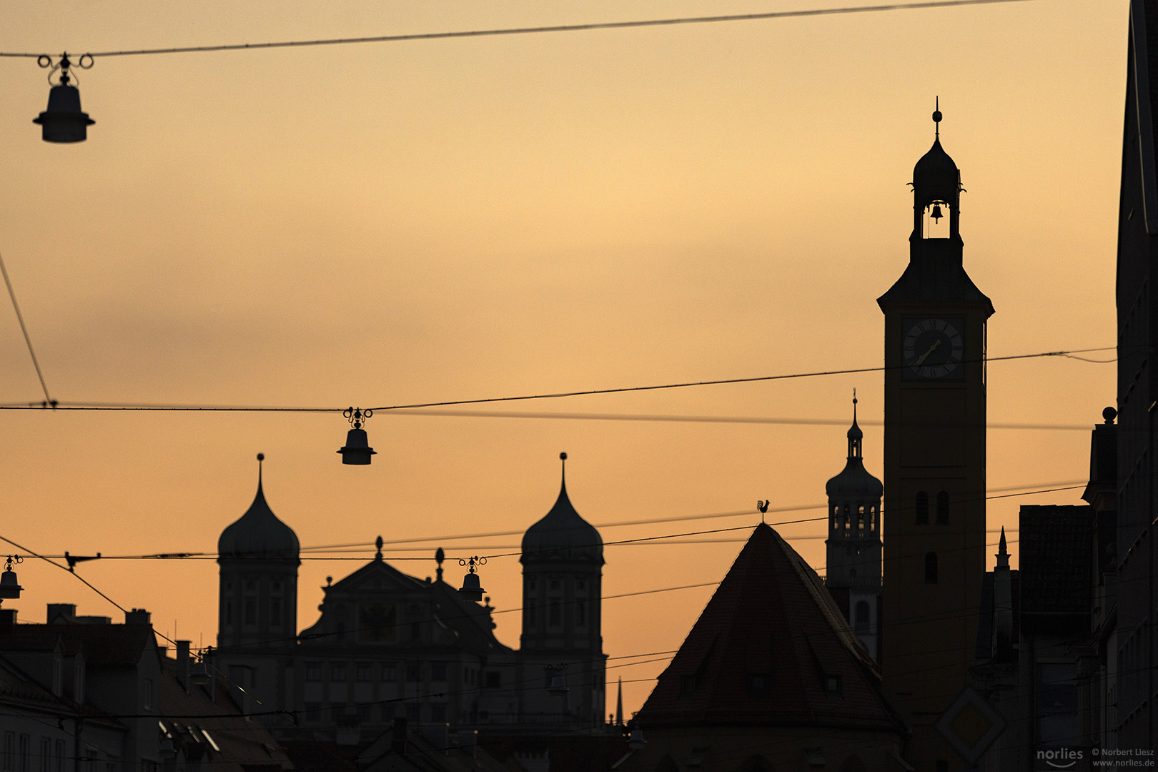 Silhouetten Rathaus und Jakobskirche