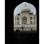 Silhouettes at Taj Mahal ...