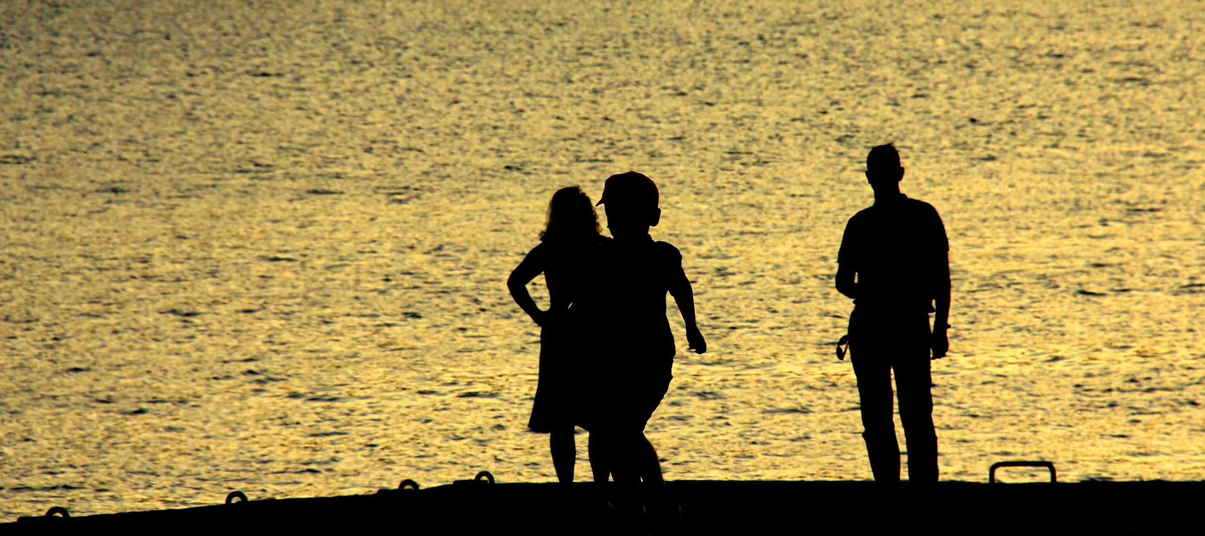 Silhouettes de quai du soir, bonsoir !