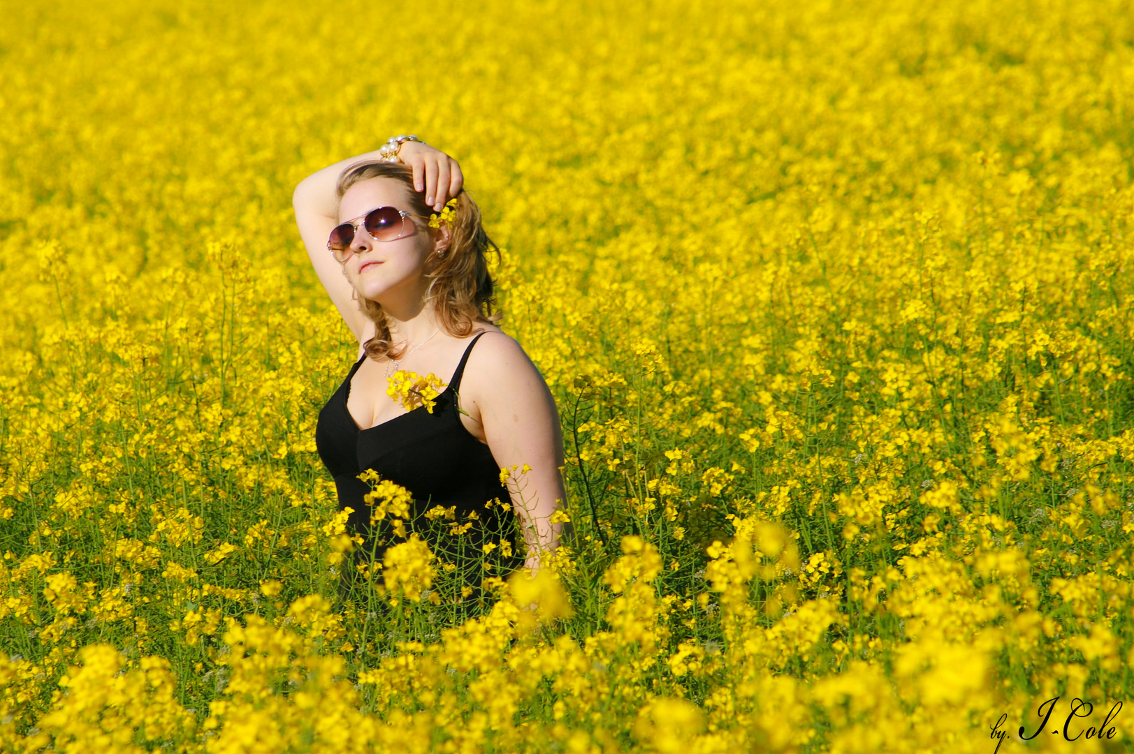 Silke im Rapsfeld