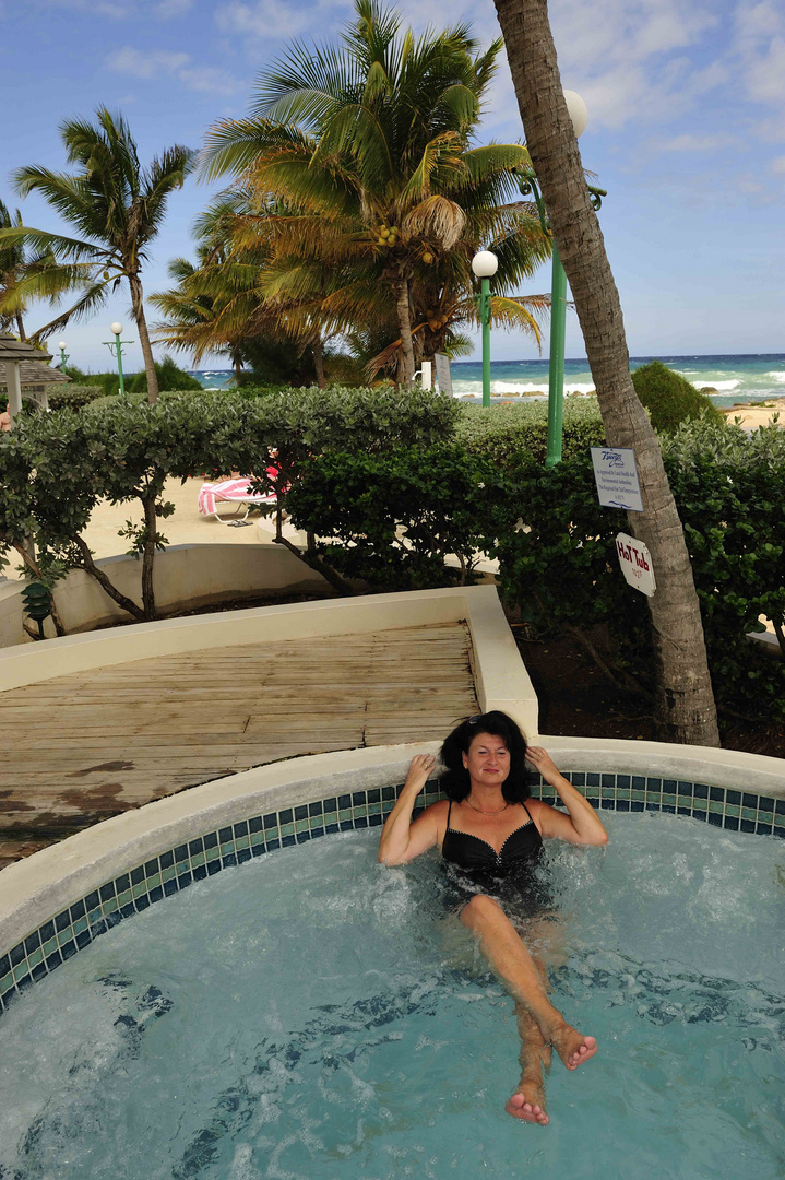 Silke in the Hot Tube 102 F