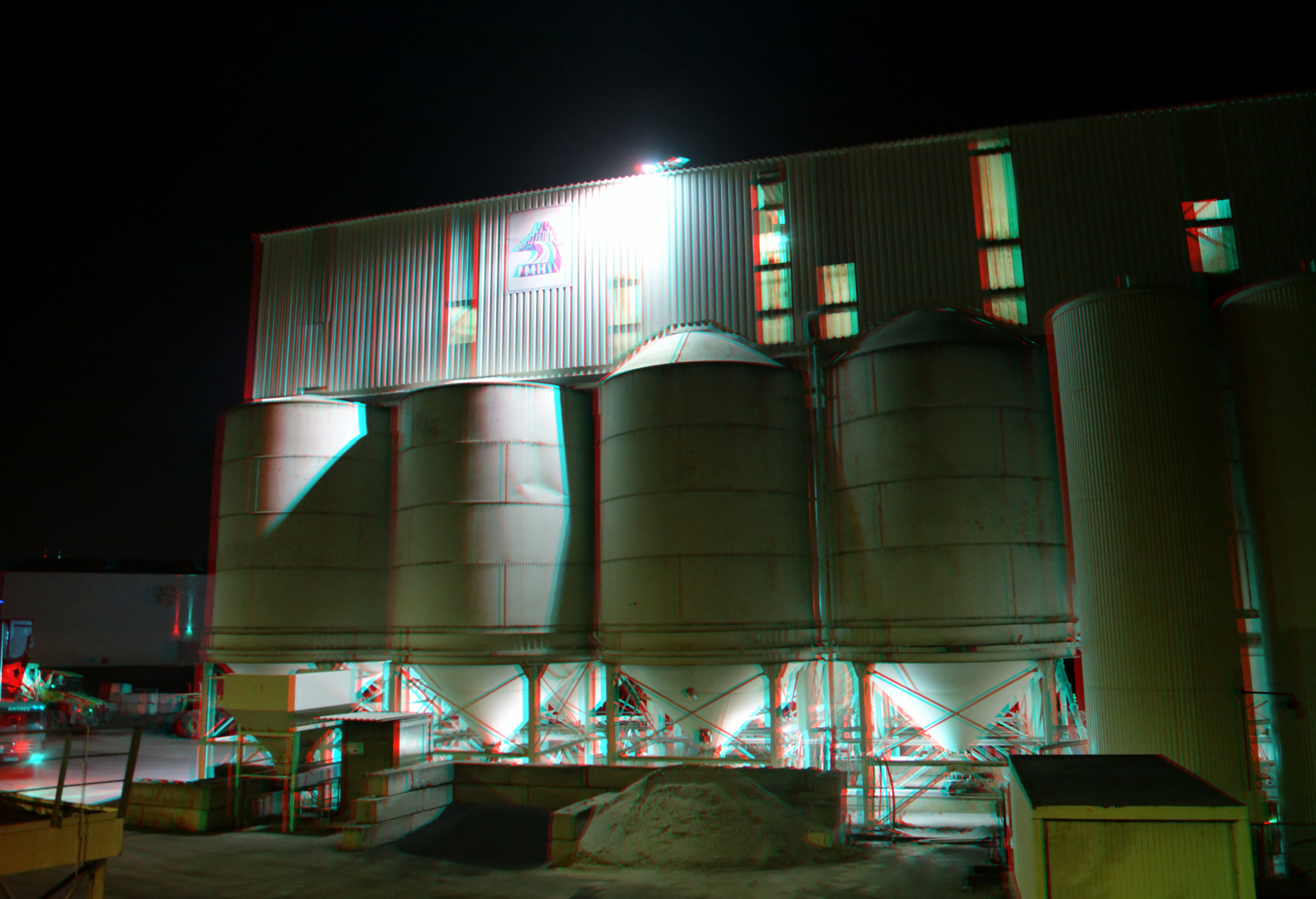 Silos bei Nacht