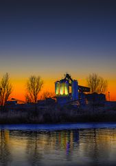 Silos im Abendlicht