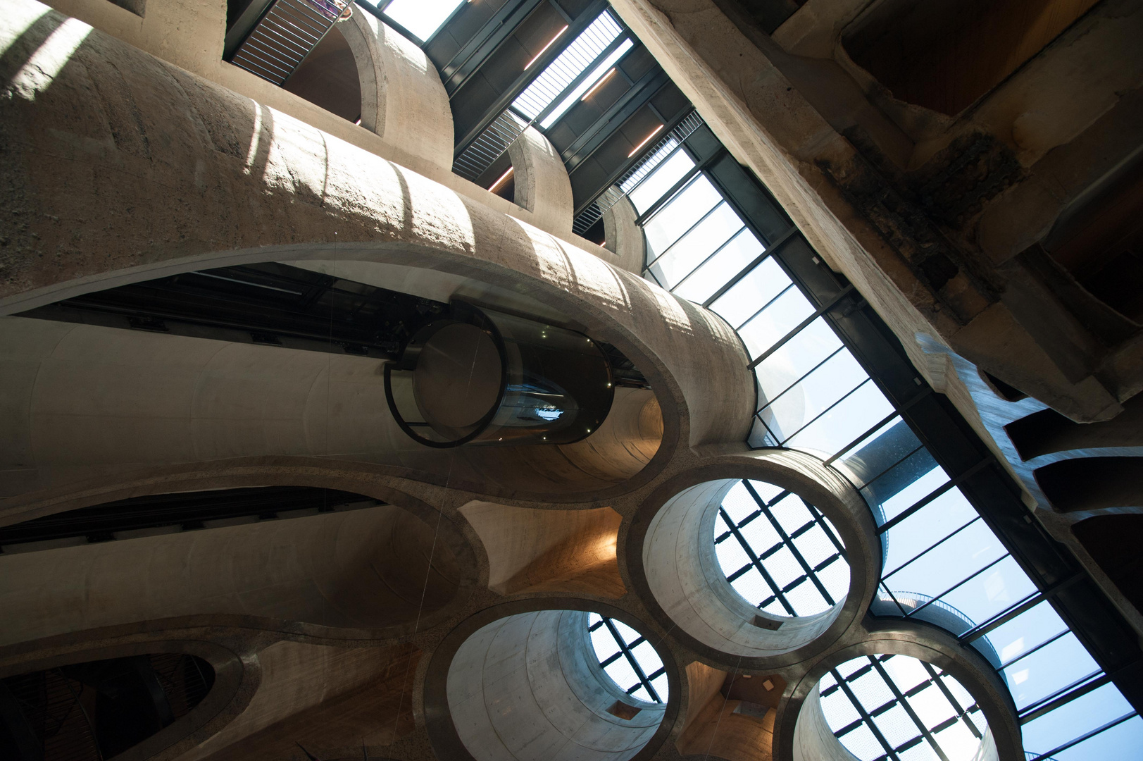 Siloschächte im MoCAA im Kapstädter Hafen