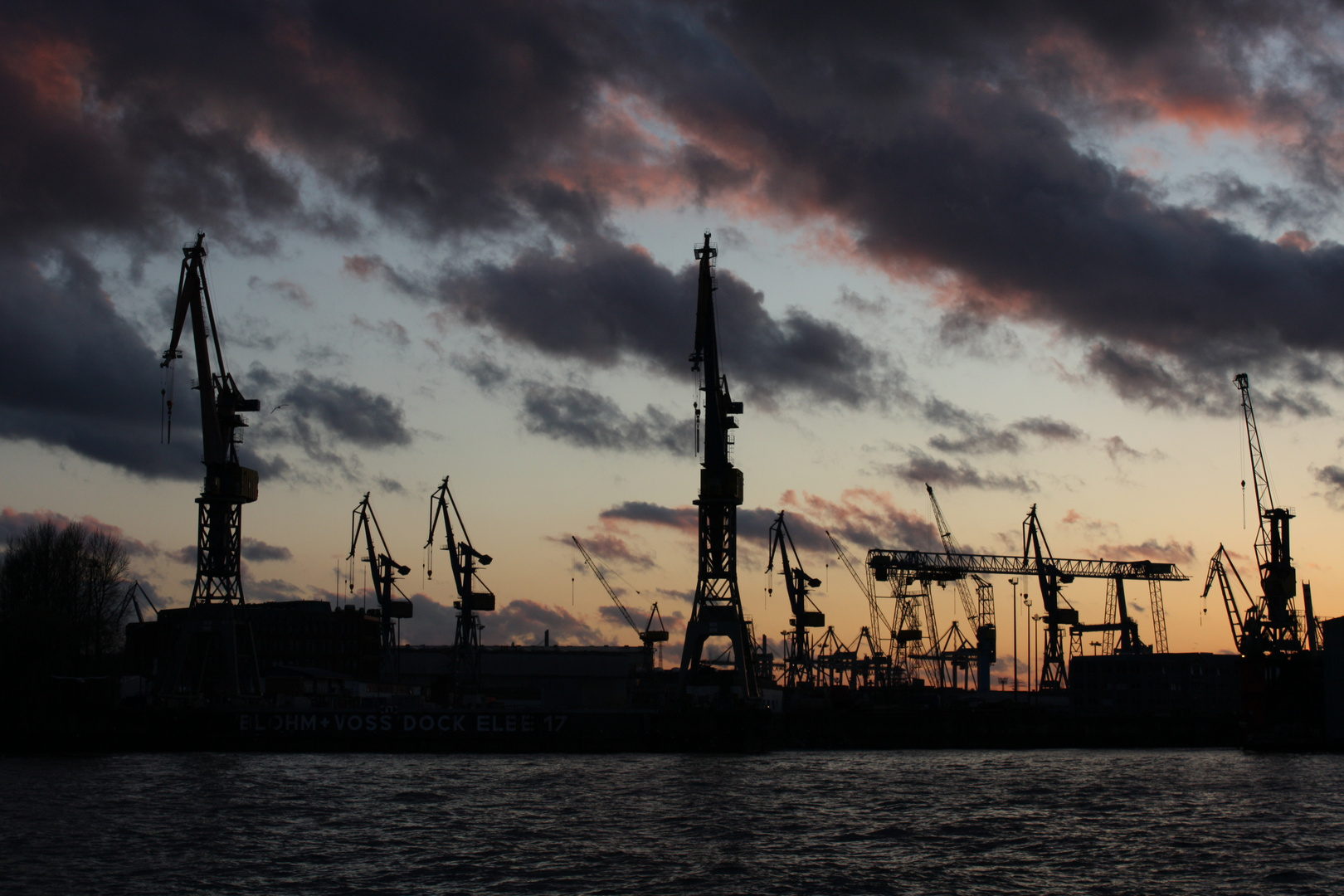 Silouette vom Hamburger Hafen