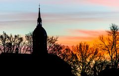 Silouette von St. Annen im Sonnenuntergang