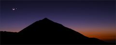 Silouhette des Teide . . .mit Mond und Venus