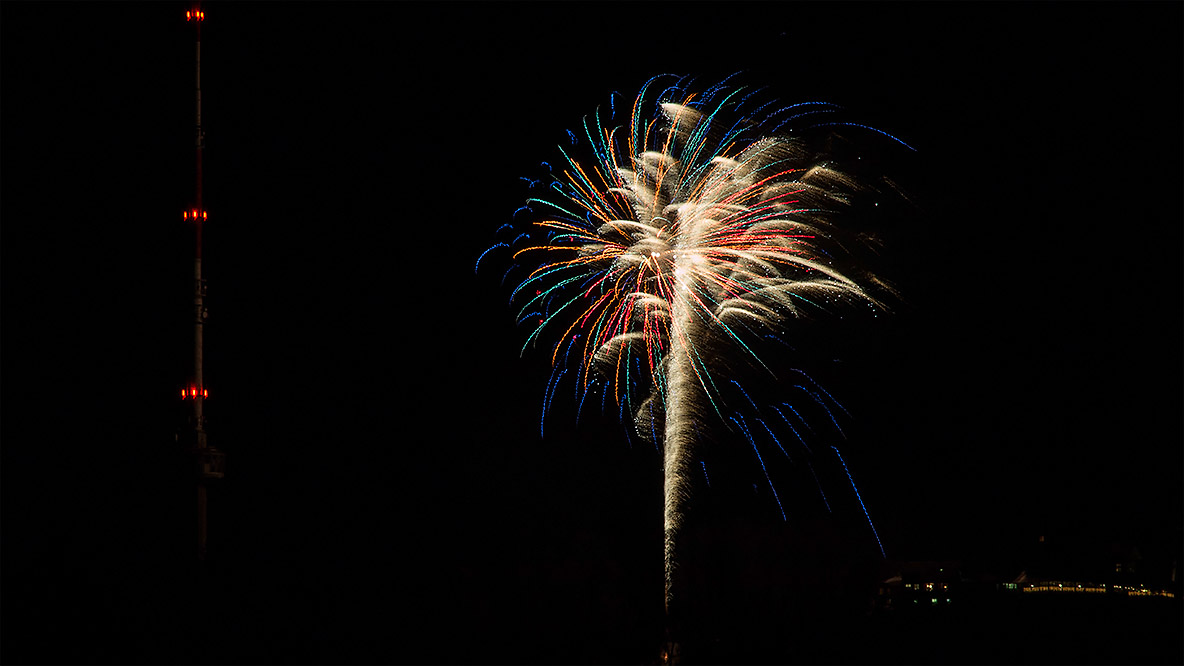 Silvester 2013: Uetliberg aufgenommen von Islisberg / 2