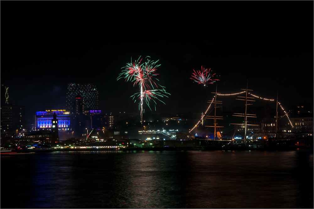 Silvester-Feuerwerk in Hamburg I Foto &amp; Bild | world, hamburg