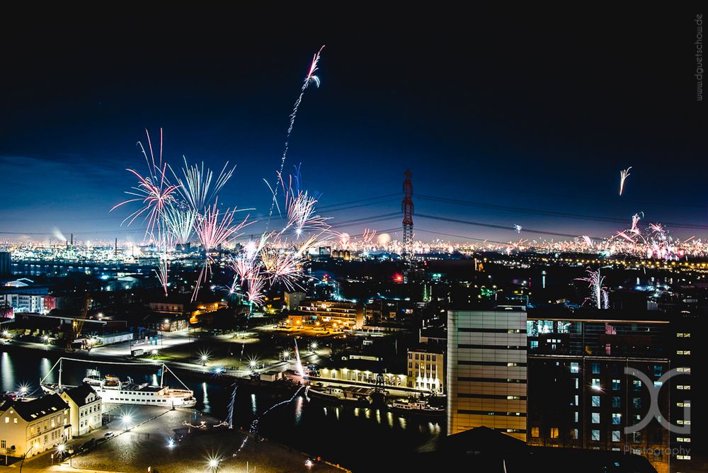 Silvester Feuerwerk über Hamburg