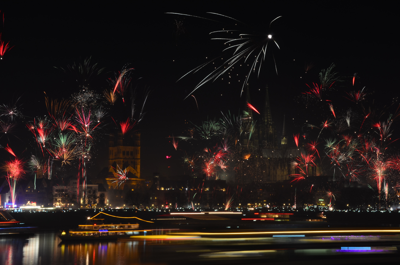 Silvesterfeuerwerk 2015/2016 in Köln II