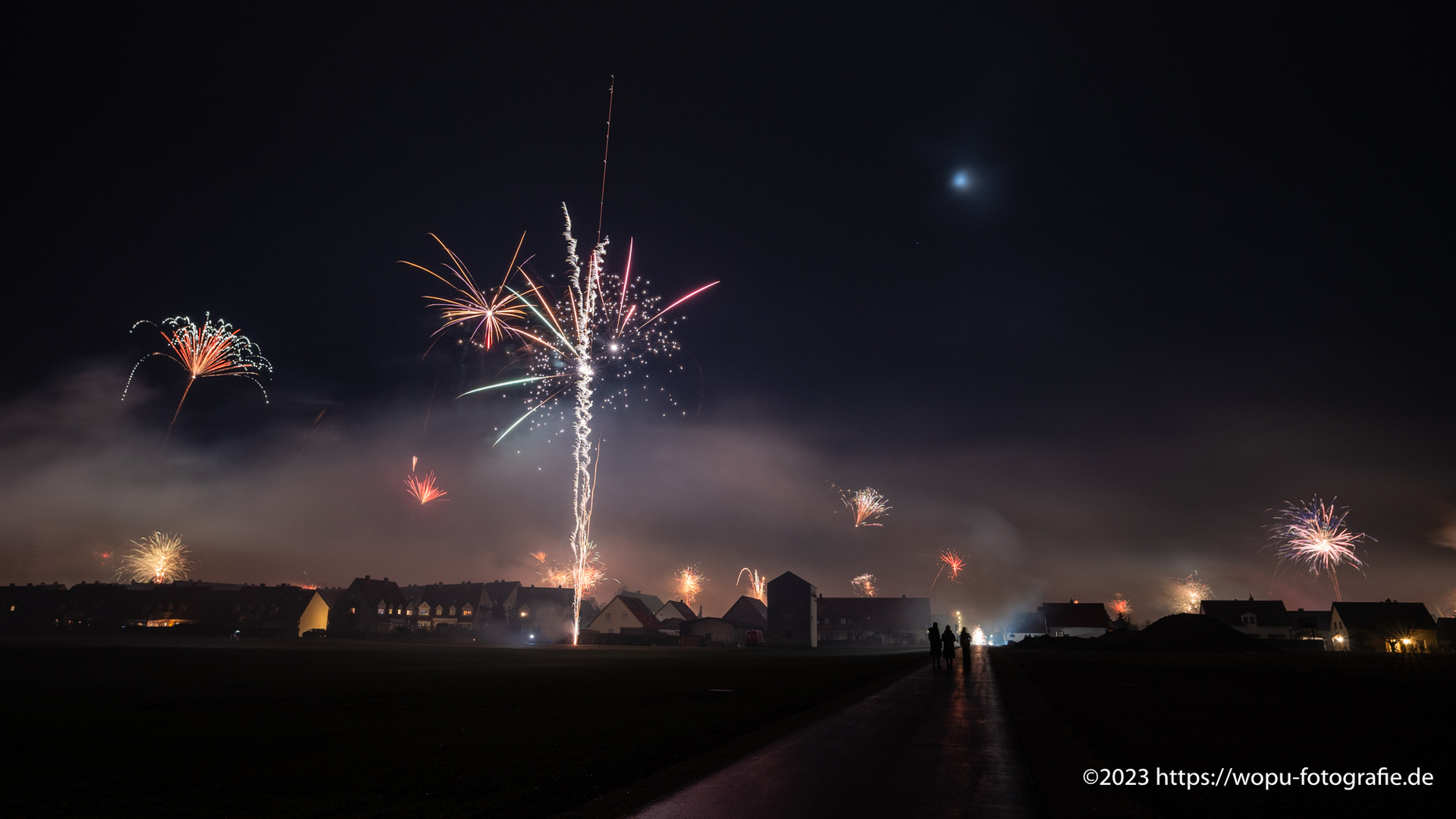 Silvesterfeuerwerk über dem Heimatort