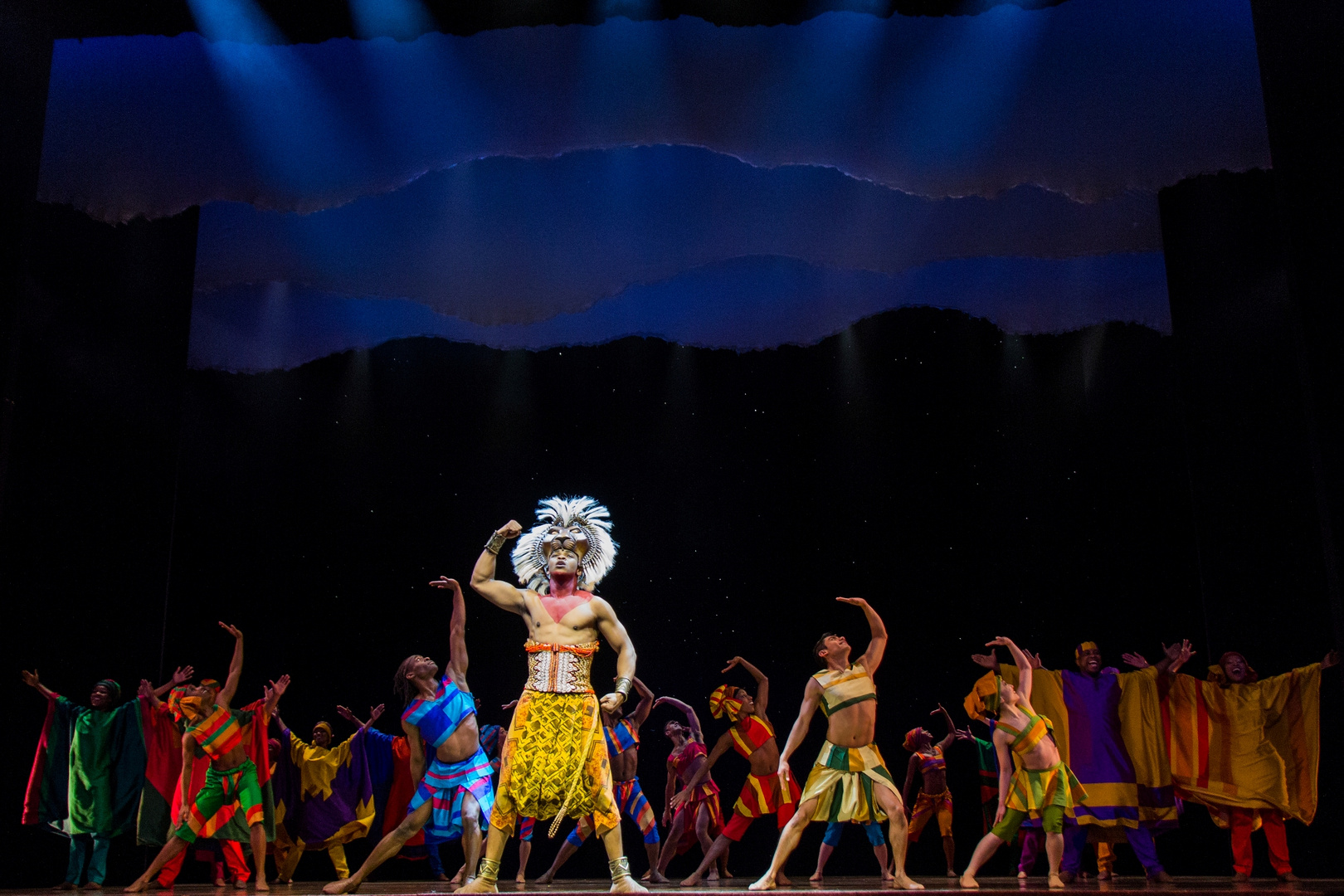 Simba & Ensemble aus "Lion King - Das Musical", Basel 2015