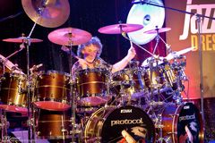 Simon Phillips [gb]