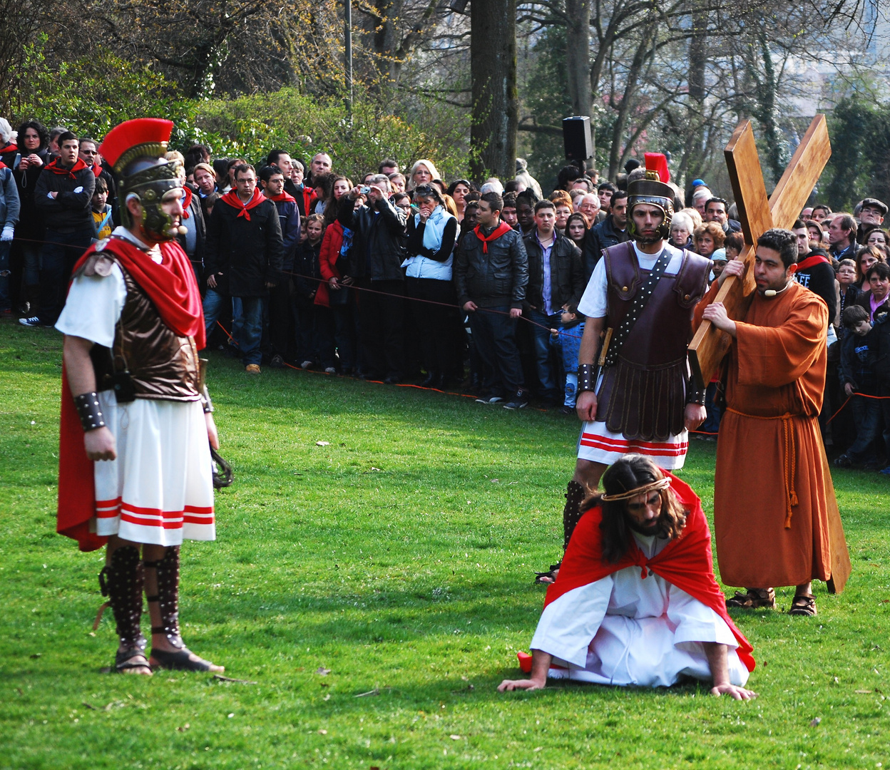 Simon von Cyrene übernimmt das Kreuz