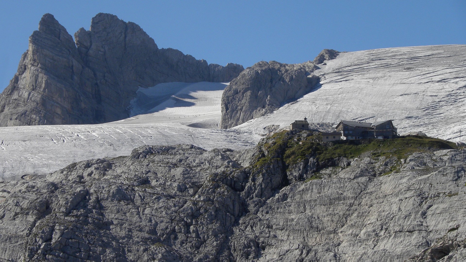 Simonyhütte, Gletscher und Fels