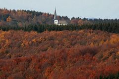 Simultankirche auf dem Rödgen im Herbst