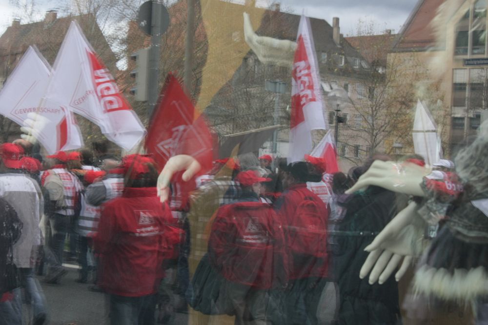 sind wir nur noch schaufensterpuppen für die politiker ???